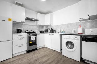 Luxury New House with free Parking Vacation rental in Birmingham