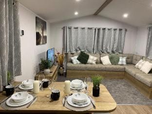 BAF Luxury Stays-Billing Aquadrome-Caravan Sleep 8 Vacation rental in Northampton