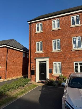 #53 Stylish 4bed 2.5 bath home free parking Vacation rental in Metropolitan Borough of Solihull
