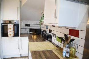 #37 Sleeps 6 stylish and comfortable home Vacation rental in Coventry