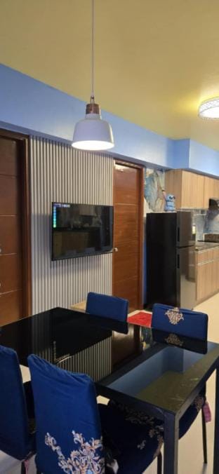 Urban studio with Balcony- Steps from 7-Eleven Apartment in Davao City