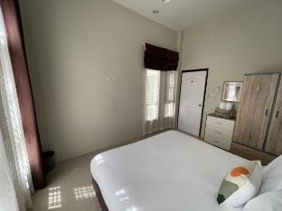 Khwanlom House B2 | 1BR Apt w/ Kitchen Vacation rental in Thailand