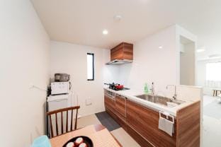 New decorative 2ppl 3-Story House 5-mins walk Sta. Vacation rental in Japan