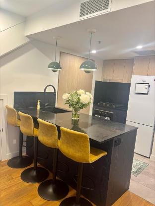 Luxury Sydney Apt, Pool, Gym, Parking, Mezzanine Vacation rental in Surry Hills