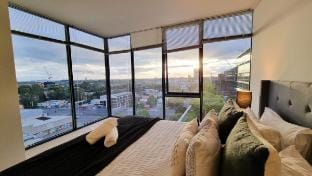 Capri 11th Floor: Parking, Gym, Pool, Tennis, BBQ Vacation rental in Melbourne