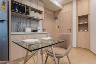 1 bedroom luxury apartment with pool access Vacation rental in Pattaya City