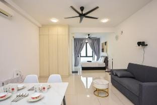 Elysia Studio Suite | Projector | Infinity Pool Vacation rental in Johor