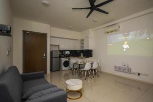 Elysia Studio Suite | Projector | Infinity Pool Vacation rental in Johor