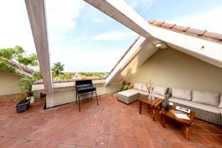 Luxury West Lake Villa 6BR| Big Balcony|Jacuzzi Vacation rental in Laos