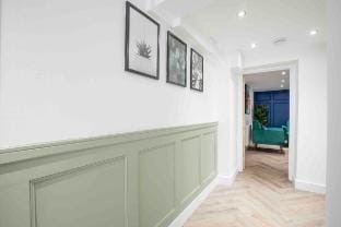 Large Period 2-Bed Apartment Close to Town Apartment in Cheltenham