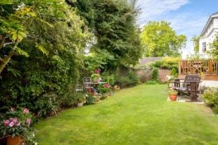 Luxurious 1 Bed Detached Home with Gated Parking Vacation rental in Cheltenham