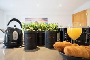 Modern & Spacious Home in Central Cheltenham Vacation rental in Cheltenham