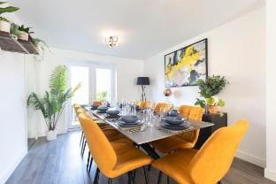 Modern 4 Bed 3 Bath Home Close to the Town Centre Vacation rental in Cheltenham