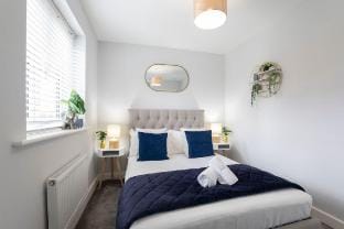 Modern Two Bedroom Two Bathroom Home Vacation rental in Cheltenham