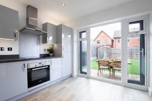 Modern Two Bedroom Two Bathroom Home Vacation rental in Cheltenham