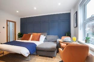 Beautiful Bath Road Retreat with Log Burner Vacation rental in Cheltenham
