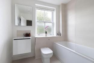 Stylish 2-Bed Home in Fairview with Free Parking Vacation rental in Cheltenham