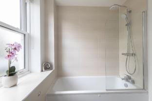 Stylish 2-Bed Home in Fairview with Free Parking Vacation rental in Cheltenham