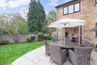 Stylish 5-Bed Detached Home Close to Cheltenham Vacation rental in Cheltenham
