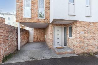 Contemporary 2-Bed 2-Bath Home with Parking Vacation rental in Cheltenham