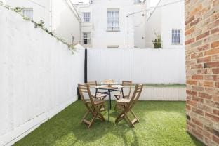 Contemporary 2-Bed 2-Bath Home with Parking Vacation rental in Cheltenham