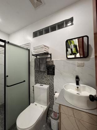 H&M Bachelors Pad Cuña Room Apartment in Dumaguete