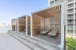Skyline View 1-Bedroom Sleeps 4 with balcony Apartment in Dubai