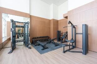 Skyline View 1-Bedroom Sleeps 4 with balcony Apartment in Dubai
