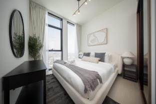 Skyline View 1-Bedroom Sleeps 4 with balcony Apartment in Dubai