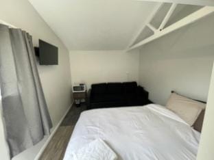 One double and 1 Sofa Beds Garden Chalet Chalet in Rotorua