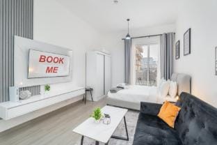 Cozy JVC Studio for 2 with balcony Apartment in Dubai