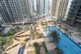 Dubai Marina flat sleeps 3 with City Views Apartment in Dubai
