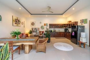 Tranquil Bungalow, 10min to Berawa beach Vacation rental in North Kuta
