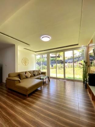 Villa Sofia With Billiard Vacation rental in Batu