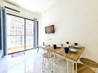 Apt skyhouse 2BR BSD w/, cozyset, wifi  by LS Vacation rental in West Java