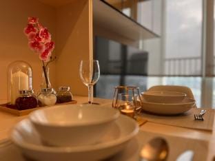 Stylish 1BR Apartment w/ Netflix & High-Speed WiFi Vacation rental in Jakarta