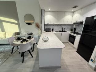 Panoramic Canal & Burj Khalifa View Luxury 1BR Apartment in Dubai