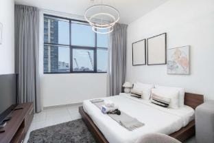 JVC Apartments Sleeps 2 in a Great Location Apartment in Dubai