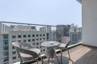 Business Bay for 2 people with Private Balcony Apartment in Dubai