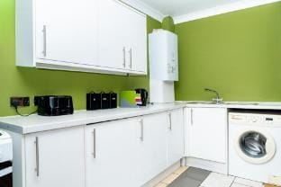 Elegant 1BD, Gym, Parking, Bus to Airport, Sleeps4 Vacation rental in Edinburgh