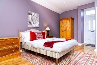 2BR Hotel-Style Near Beach, Free Parking, Sleeps 4 Vacation rental in Edinburgh