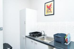 2BD | Ocean Terminal | Tram to Airport | Sleeps 4 Vacation rental in Edinburgh