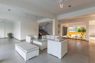 Sun-Kissed Studio: Delightful 1BR Retreat w pool Apartment in Calangute