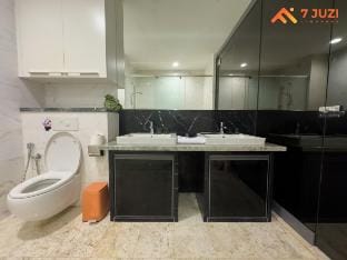 Sky Pool KLCC 2BR Platinum Suite ｜ C33View｜Netflix Apartment in Federal Territory of Kuala Lumpur