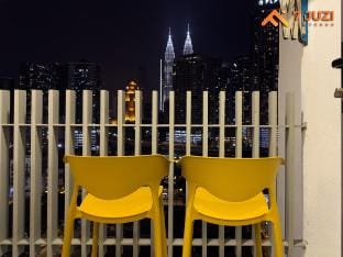 KLCC Tower View Studio A10 |Netflix |Infinity Pool Apartment in Federal Territory of Kuala Lumpur