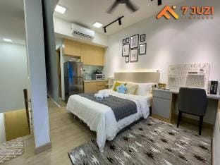 KLCC Tower View Studio A10 |Netflix |Infinity Pool Apartment in Federal Territory of Kuala Lumpur