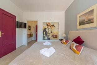 Molo Angioino Suite: Spacious room with terrace Vacation rental in Naples