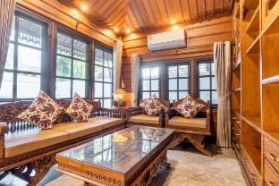 Teakwood house - Family Retreat Near Airport Vacation rental in Chiang Mai