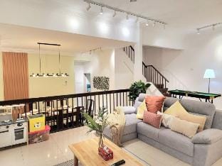NEW! PJ SS2 Landed Home | 19 Pax | 5BR 4Bath | KL Vacation rental in Petaling Jaya