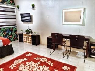 CENTROPOLIS 3, Tropical Modern Vacation rental in Muntinlupa